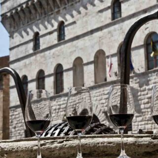 L’etichetta che fa la differenza: il Chianti Classico DOCG alza il volume.